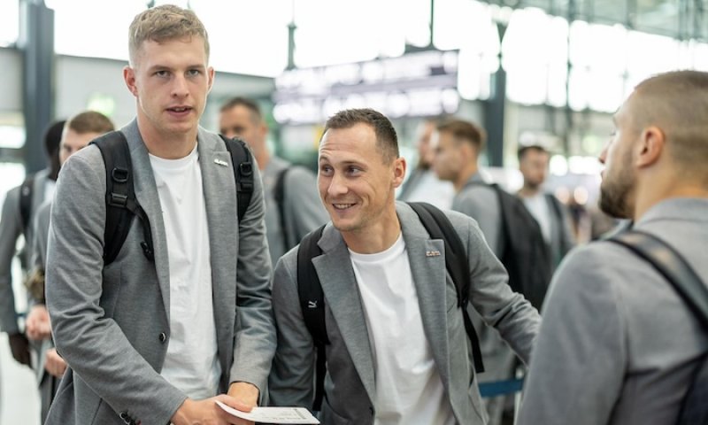 Kouč Slavie se cítí ve frankfurtském hotelu jako ve sci-fi filmu: Ráno jsem to měl 800 metrů z pokoje na snídani