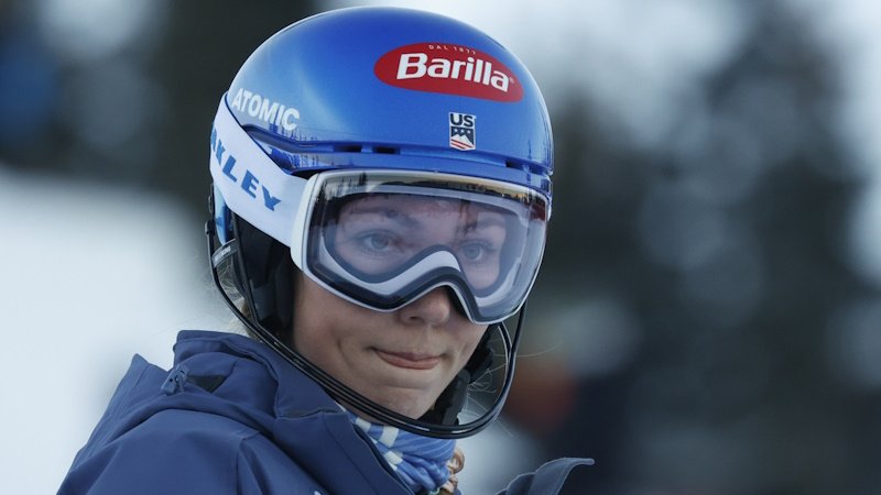 VIDEO: Dramatický pád hvězdné Shiffrinové. Na nosítkách a do nemocnice
