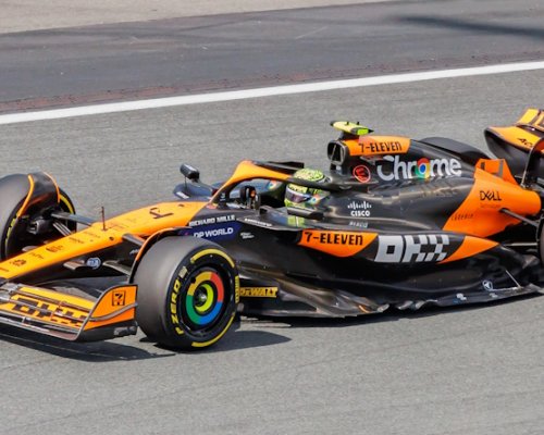 Inovace a klidná ruka: McLaren míří za titulem, varuje celý padok