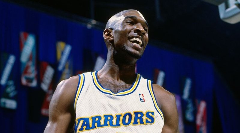 Byl jsem první volbou draftu NBA a vydělával miliony, nakonec jsem skončil na mizině, přiznává Joe Smith