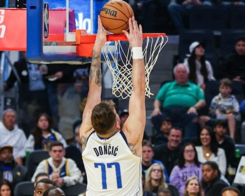 Nezastavitelný Dončić z Mavericks bourá maxima. V rekordní trojkové bitvě si připsal 80. triple double kariéry