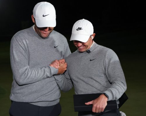 První bitvu mezi PGA Tour a LIV Golf ovládla tradice. McIlroy se Schauffelem deklasovali hvězdné americké duo