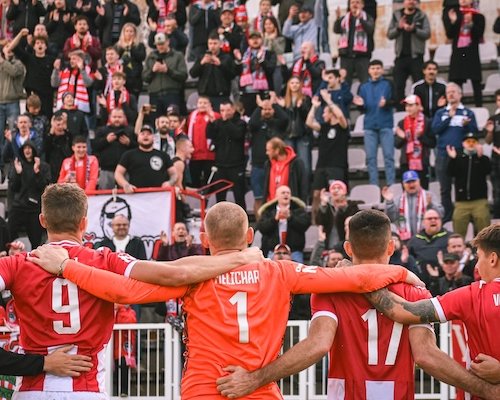 Žižkov znovu žije: Téměř 10 tisíc fanoušků na Seifertce, druhá nejvyšší návštěvnost a návrat mezi špičku ligy!