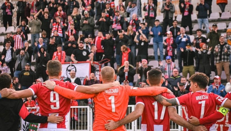 Žižkov znovu žije: Téměř 10 tisíc fanoušků na Seifertce, druhá nejvyšší návštěvnost a návrat mezi špičku ligy!