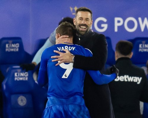 Skvostný start pro Van Nistelrooye. Vardy připomněl vymazání jeho rekordu, Kladiváři naopak jeden vytvořili