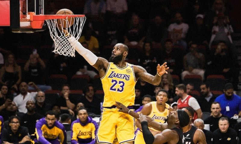 Abych řekl pravdu, LeBron James je lepší spoluhráč než Michael Jordan, přiznává Oakley