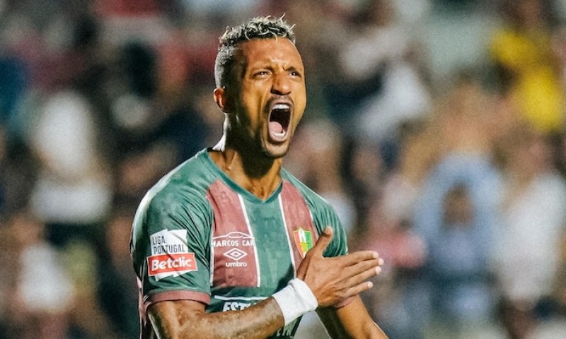 Dvacet let, čtyři tituly v Premier League i ovládnutí Eura. Vděčný Nani řekl fotbalu sbohem v nenápadném klubu