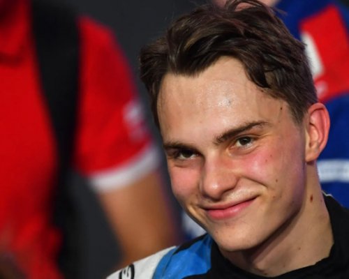 Bahrajn v barvách McLarenu. Piastri vyhrál, Norris dál vede šampionát. Verstappen se propadá