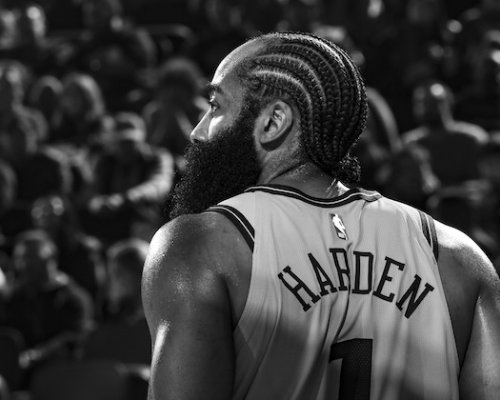 Tuhá bitva o Los Angeles: Clippers přesvědčivě zastavili LeBrona, Harden oslavil posun mezi střelecké legendy