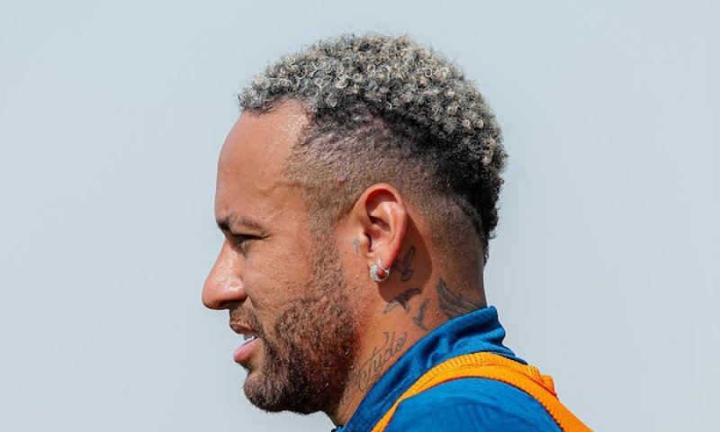Sedm startů za 90 milionů eur: Neymar utíká zpět do Brazílie, na svého hrdinu už čekají v Santosu
