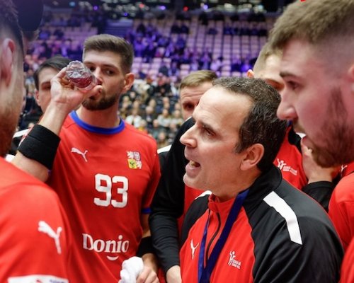 Mrkva s otazníkem, Češi na rozcestí: Zlomí sérii zklamání alespoň proti prvnímu neevropskému soupeři?