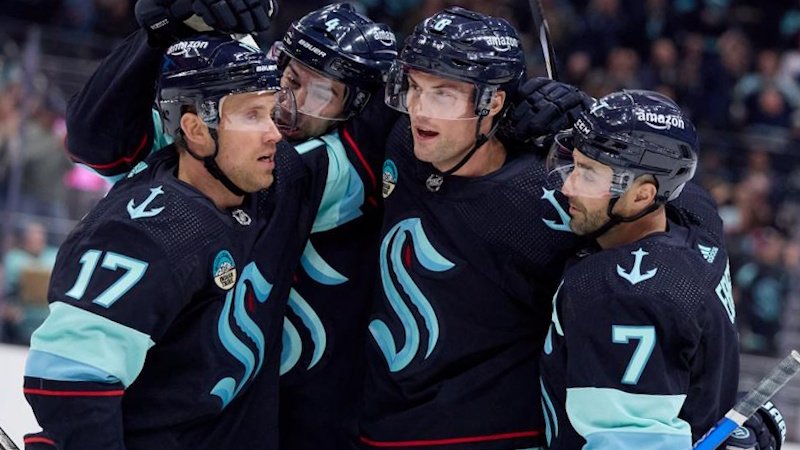 Seattle mění trenéra. Islanders naopak věří Royovi a řežou v zákulisí