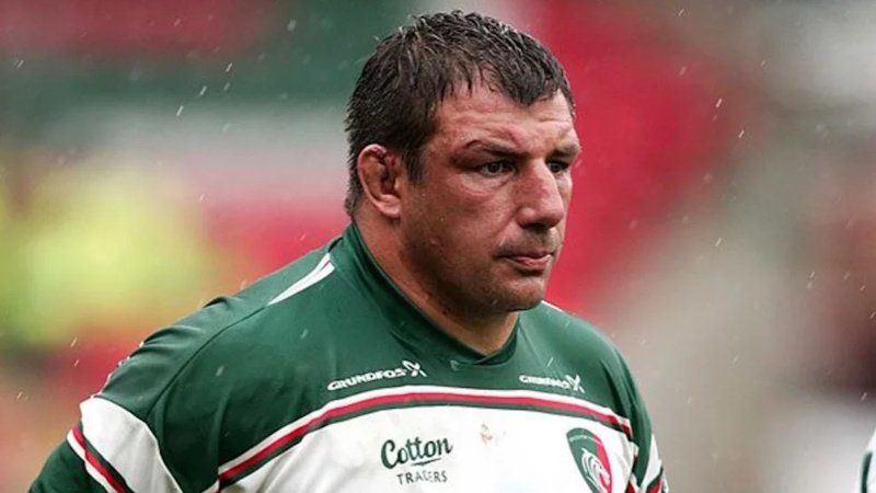 Z ragbyové hvězdy farmářem aneb Když šampion zaboří ruce do země: Julian White objevuje sílu klidu na venkově