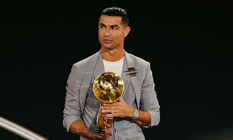 Odmítl svou účast, a tak byl Cristiano Ronaldo na ceremoniálu Zlatého míče zesměšněn