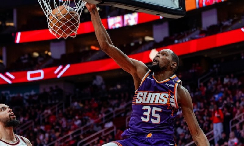 Durant zpět ve Warriors? Uvidíme v létě, naznačil legendární střelec