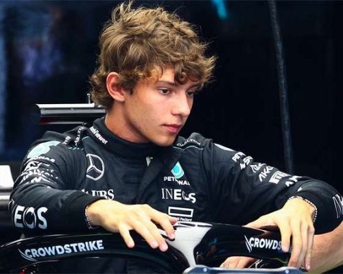 Verstappen prožívá víkend hrůzy, stříbrné šípy naopak slaví. Nováček přepisuje historii formule 1