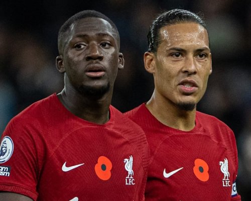Rozkol v Liverpoolu. Kapitán volá po dalších posilách, trenér Slot má ale jiné starosti
