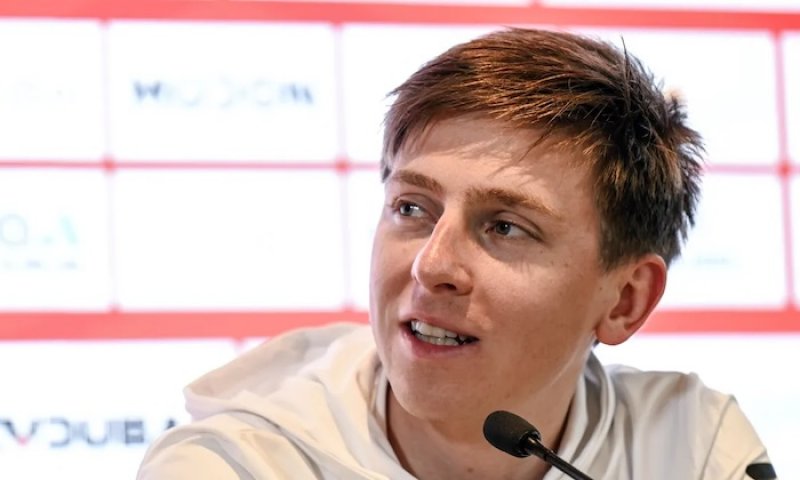 Horský král vs. pouštní peklo: Jak si Pogačar povede po 127 dnech bez závodu na první zkoušce sezony?