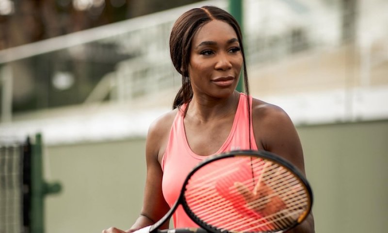 Z kurtu na jachtu. Serena Williams místo Wimbledonu relaxuje v plavkách i s dcerami