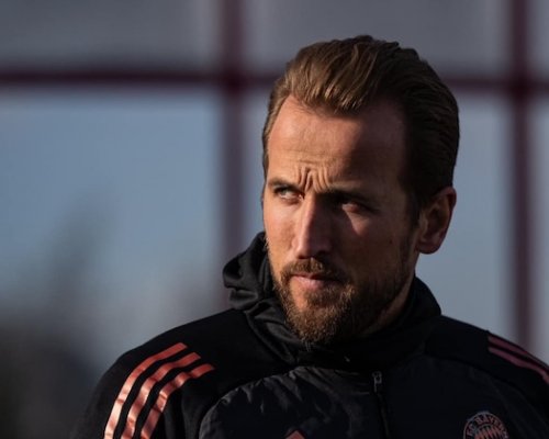 Bayern drtil Frankfurt, ale Kane trpěl na lavičce. Nesnáším to, komentoval nezvyklou roli kanonýr