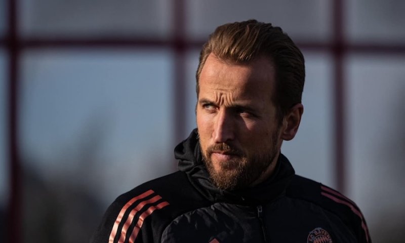 Bayern drtil Frankfurt, ale Kane trpěl na lavičce. Nesnáším to, komentoval nezvyklou roli kanonýr