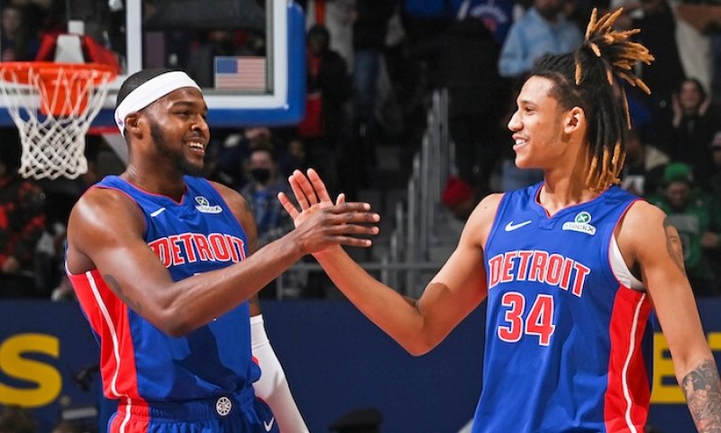 Pistons bourají giganty a nyní táhnou nejdelší vítěznou sérii za posledních 17 let!