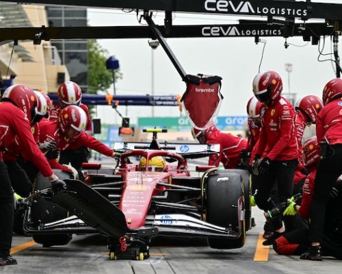Bahrajnské testy F1: Sainz porazil Hamiltona i Leclerca, Williams letí