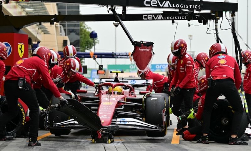 Tvrdá kritika taktiky Ferrari ustupuje do pozadí. Tým objevil zbraň, která je silnější než technická vylepšení