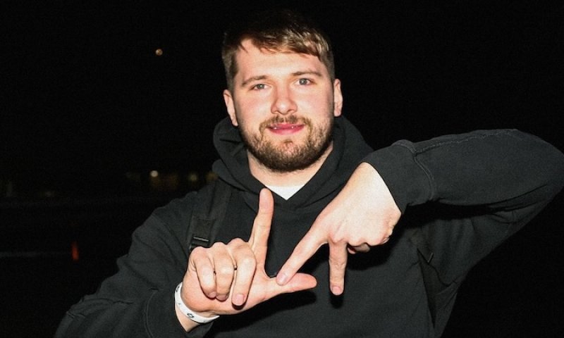 Celá NBA se vzpamatovává z šoku: Lakers vyměnili Davise za Dončiće v přestupu dekády a doufají, že je to přiblíží k titulu