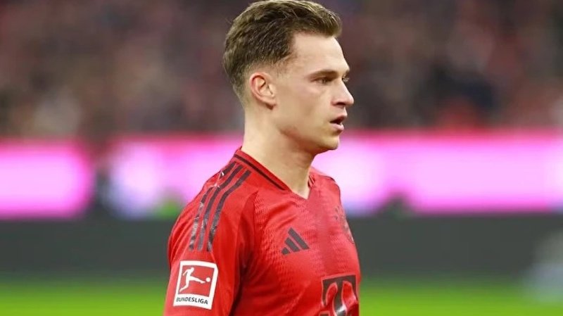 Dlouho váhal. Mnichovský kolos zastavil jednání s Kimmichem. Hráče teď chtějí na ostrovech