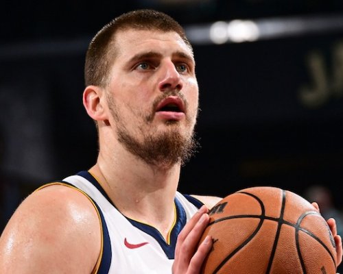 Jokić fenomenálním triple-double opět posunul hranice basketbalové geniality. Bude počtvrté MVP?