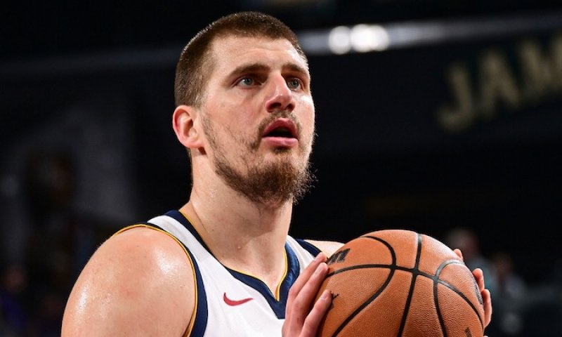 Jokić fenomenálním triple-double opět posunul hranice basketbalové geniality. Bude počtvrté MVP?