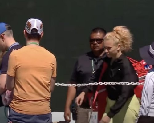 V Indian Wells se podávalo české derby. Muchová přejela Siniakovou a vyzve světovou dvojku