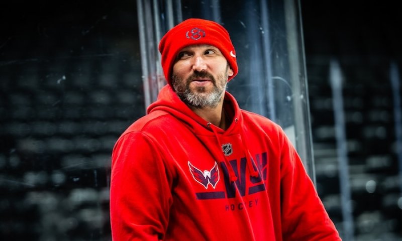 Ovečkina čeká další pokořený milník. NHL ale tentokrát slavit nechce