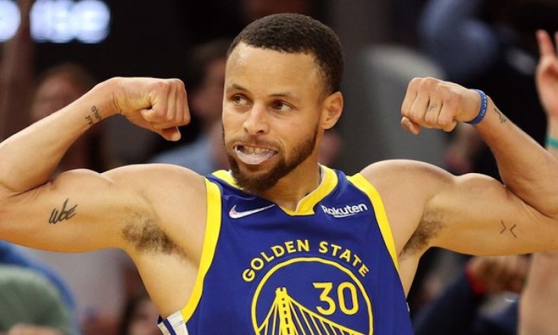 Curry prodává a táhne, Lakers kasírují. Dresy odhalily skutečné krále NBA...