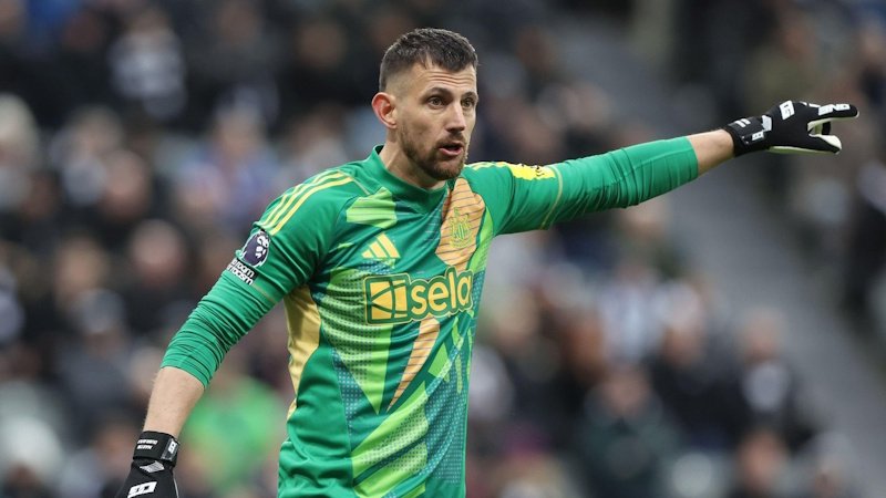 Slovenská naděje v mlze. Dúbravka zářil v Newcastlu, odměnou mu je lavička. Ten pocit znám, říká Mucha