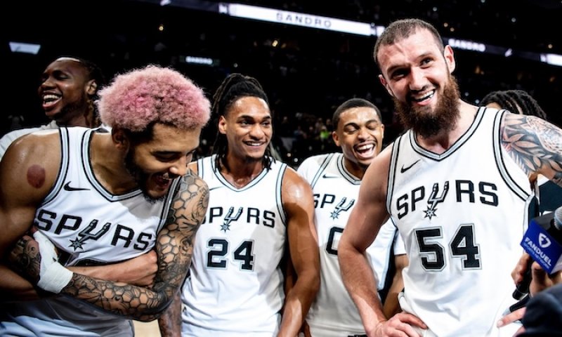 NBA má nového rekordmana: Mamukelašvili stihl 34 bodů za 19 minut. Tohle tu nikdy nebylo!