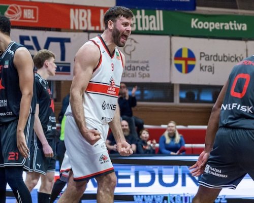Životní večer válečníka Pardubic: Švrdlík vymazal Slavii a v osmatřiceti vymetl kariérní strop