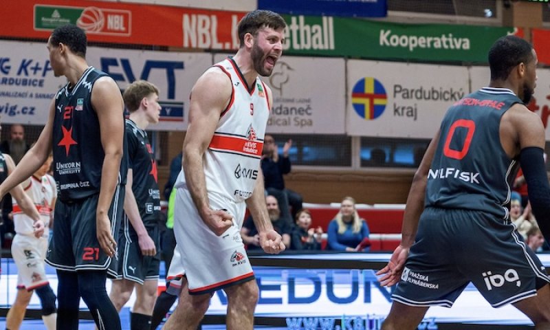 Životní večer válečníka Pardubic: Švrdlík vymazal Slavii a v osmatřiceti vymetl kariérní strop