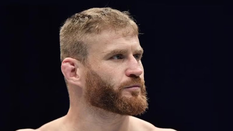 Chtěl jít proti Procházkovi, teď ho zařízli UFC rozhodčí. Blachowicz zuří, samuraj má nového soupeře
