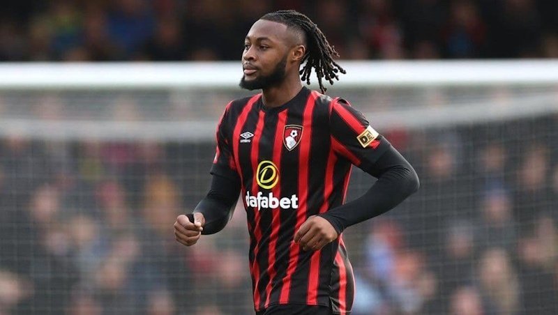 United poslali nabídku za křídlo z Bournemouthu. Chelsea a Tottenham číhají v závěsu
