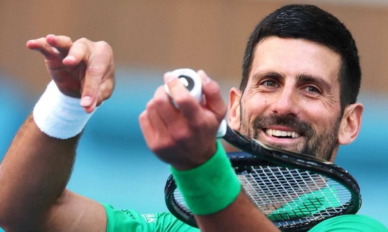 Gilles Simon varuje: Novak bojuje s jediným soupeřem, kterého nelze porazit