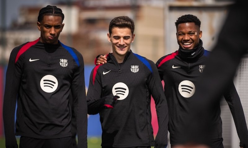 Tři posily, tři pozice, jeden cíl: Flick myslí na budoucnost a Barcelona na trhu neztrácí čas