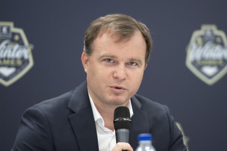 Už to překročilo únosnou mez, řekl ředitel české extraligy Loukota po posledních incidentech. Vyjádřil se i k hrubým nadávkám Ševce