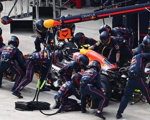 Půlka garáže u soupeře. Red Bull se rozpadá zevnitř