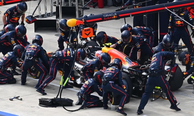 Půlka garáže u soupeře. Red Bull se rozpadá zevnitř