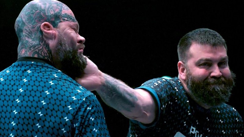Slavný komentátor roztrhal fackovanou: Je to cirkus. Vraťte nám pořádný kickbox!