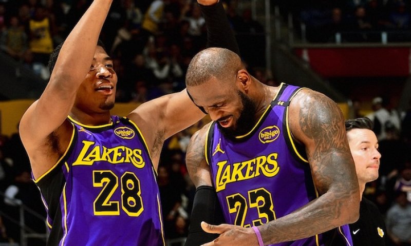 GOAT schvaluje krále: Jordan uznal LeBronův talent napříč dekádami