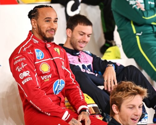 Hamilton ve Ferrari tápe. Brundle už věří teorii o ztraceném rytmu