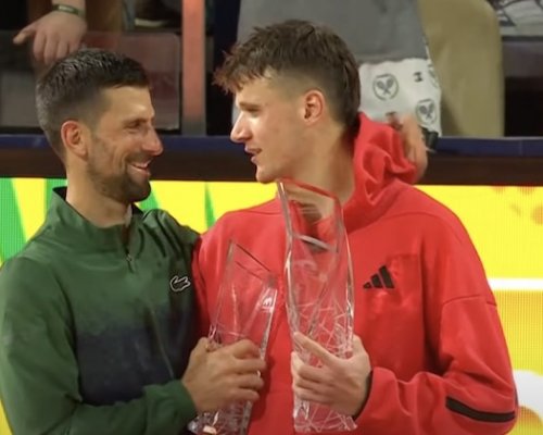 Dva tiebreaky, největší den v životě! Menšík po 20 letech navázal na Berdycha a překazil Djokovičovi 100. titul